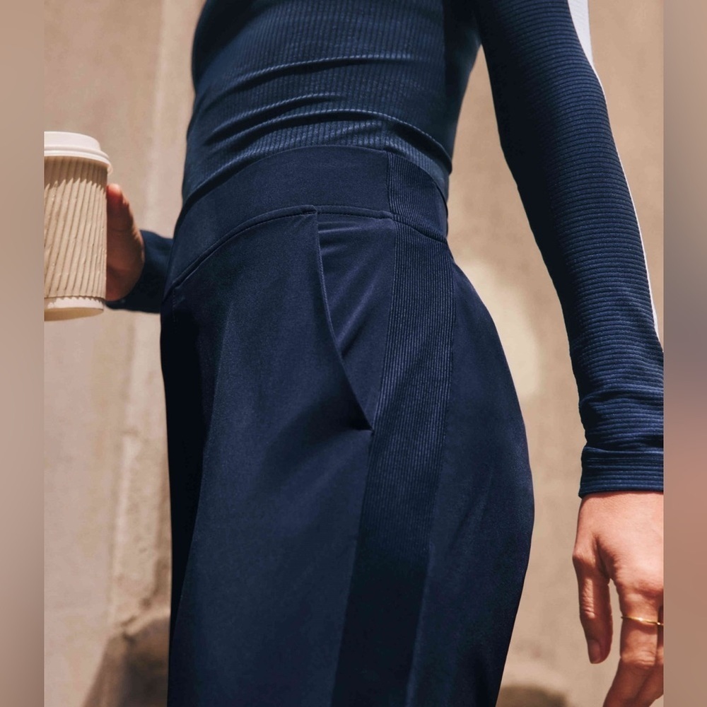 NWT Athleta Brooklyn Ankle Navy Pants size 20. (#198671)